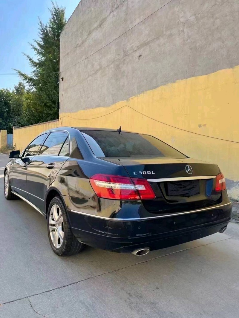 东营11年奔驰E8
