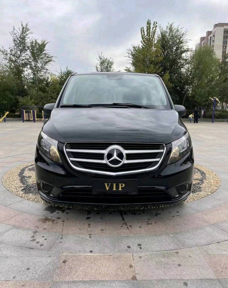 青岛18年奔驰威霆9