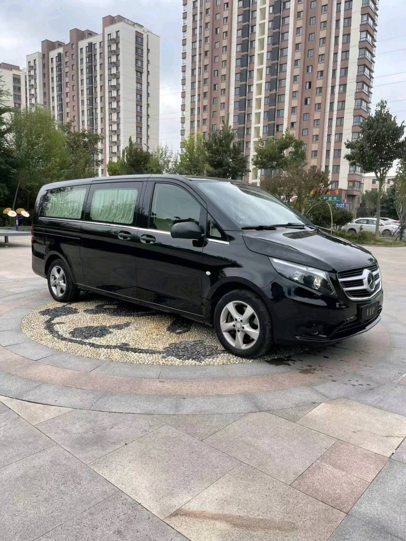 青岛18年奔驰威霆7