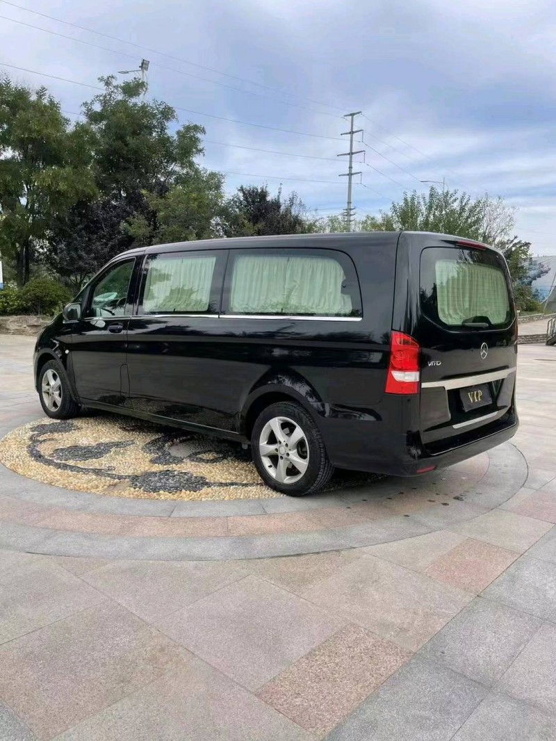 青岛18年奔驰威霆3