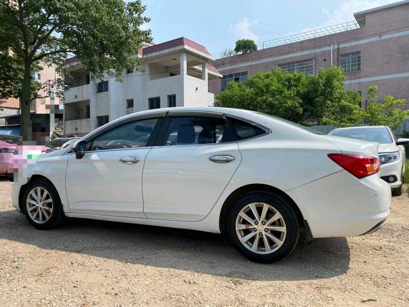 广州16年别克威朗3