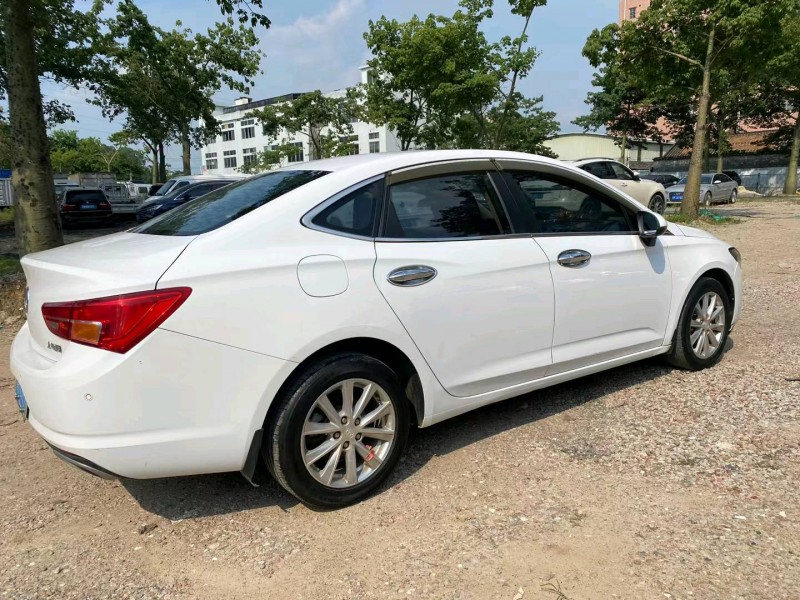 广州16年别克威朗5