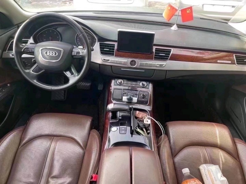 北京12年奥迪A8L5