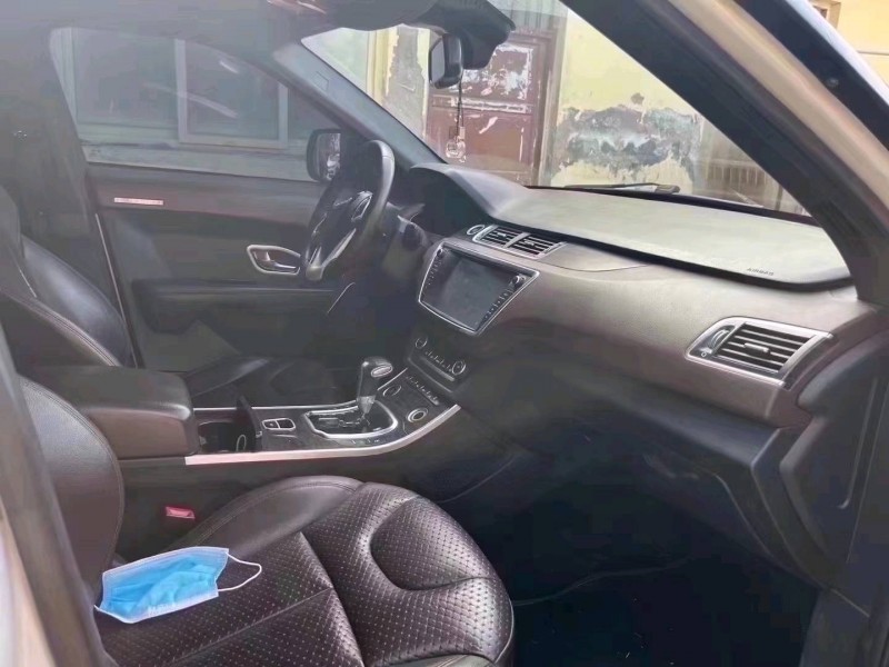 北京16年陆风X74