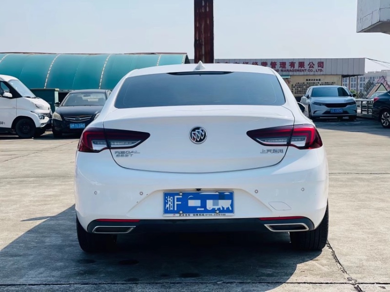 东莞21年别克君威2