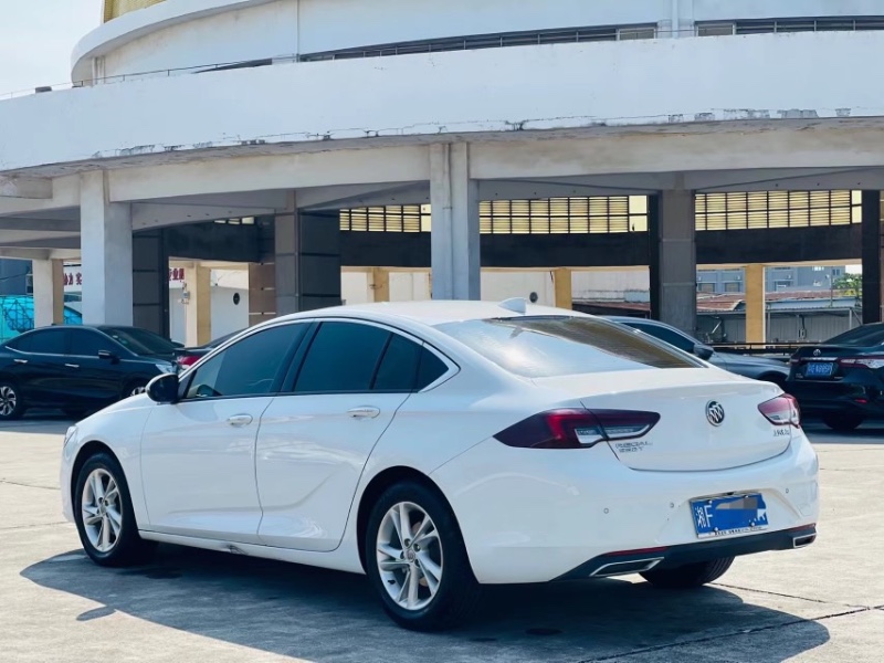 东莞21年别克君威1