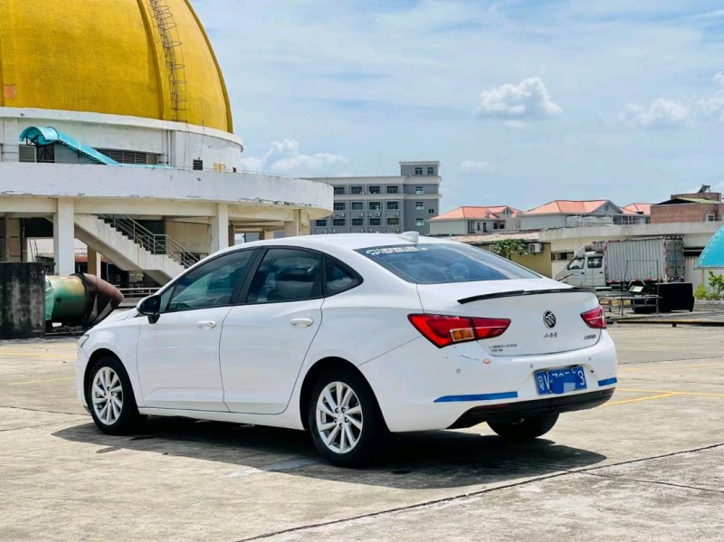 东莞16年别克威朗7