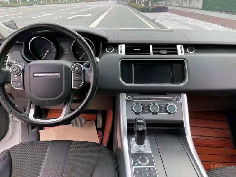 北京17年路虎揽胜运动8