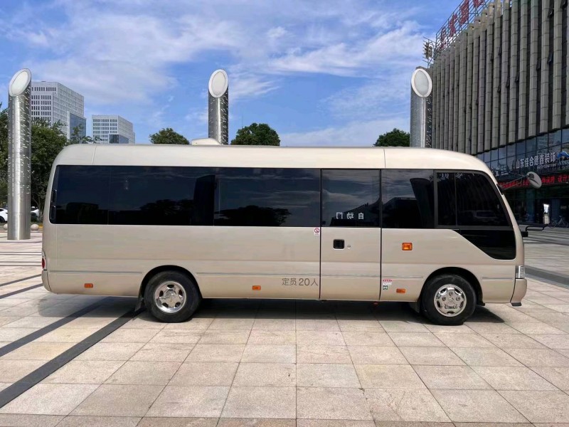 枣庄16年丰田考斯特8