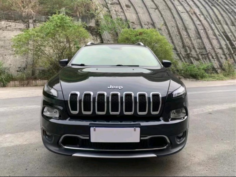 棗莊17年Jeep自由光1
