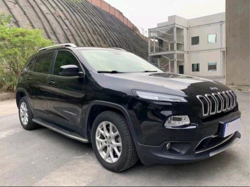 棗莊17年Jeep自由光3