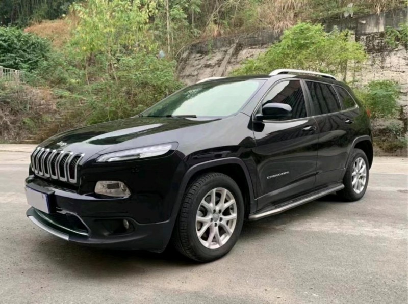 棗莊17年Jeep自由光2