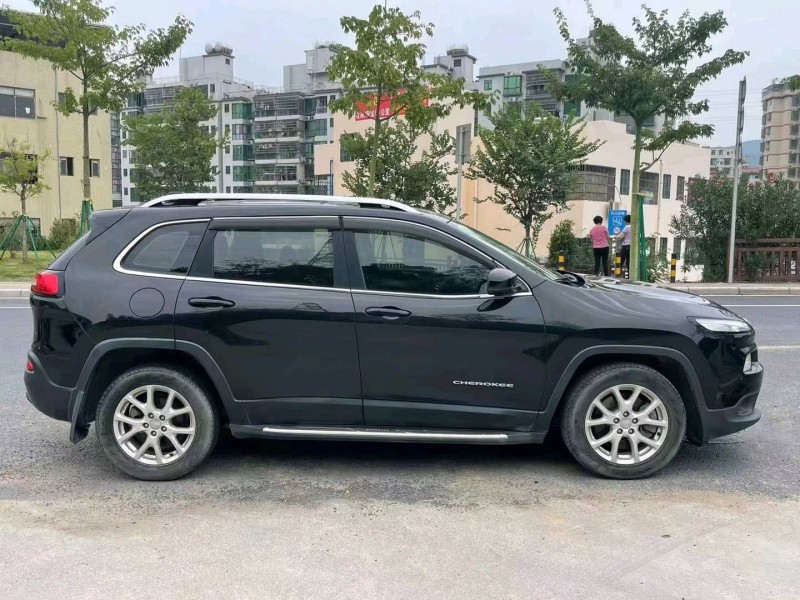 廣州16年Jeep自由光4