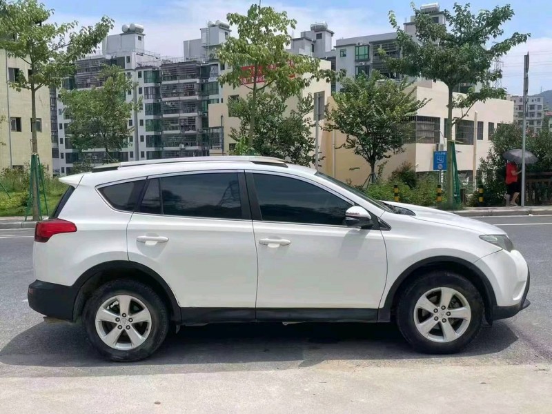 广州13年丰田RAV44