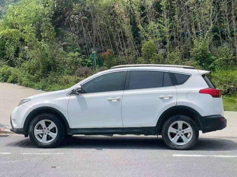 广州13年丰田RAV46