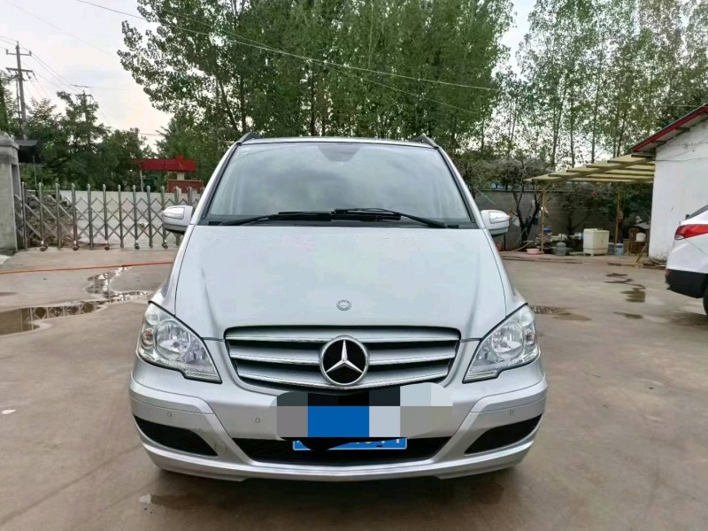 东营11年奔驰唯雅诺1