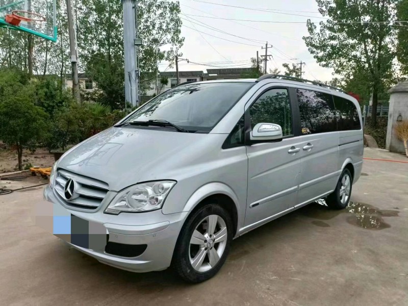 东营11年奔驰唯雅诺2