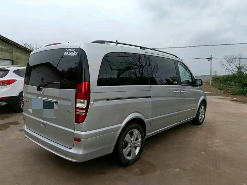 东营11年奔驰唯雅诺4