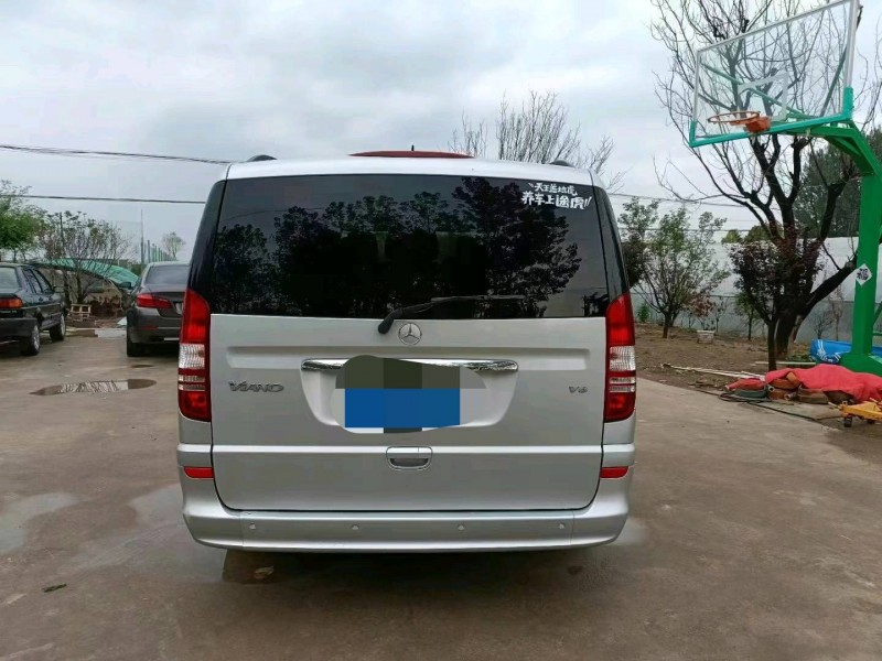 东营11年奔驰唯雅诺5