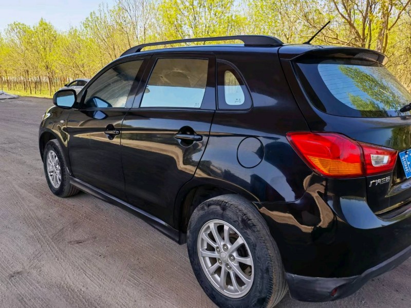 保定14年三菱劲炫5