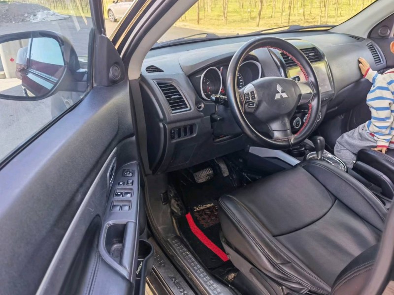 保定14年三菱劲炫8