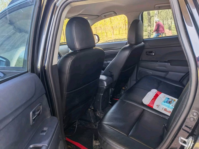 保定14年三菱劲炫7