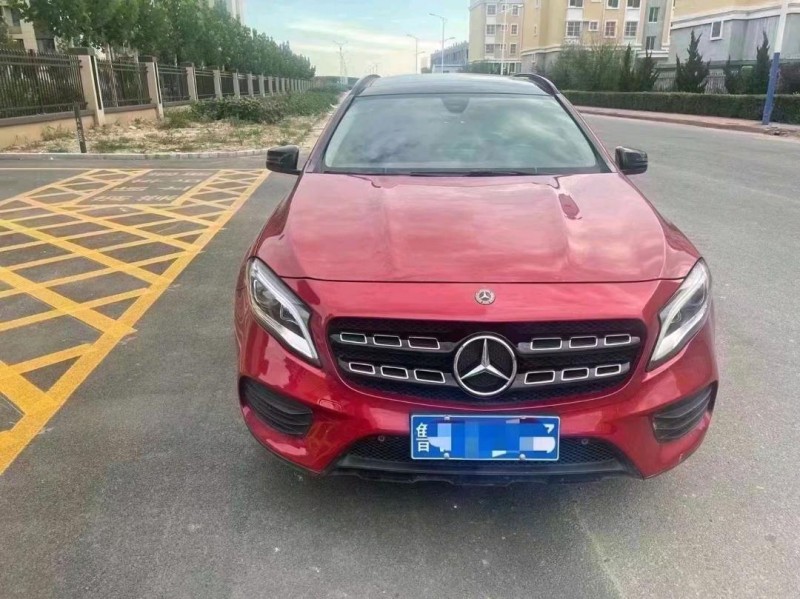 枣庄19年奔驰GLA1