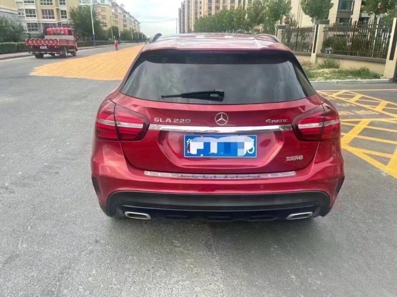 枣庄19年奔驰GLA7