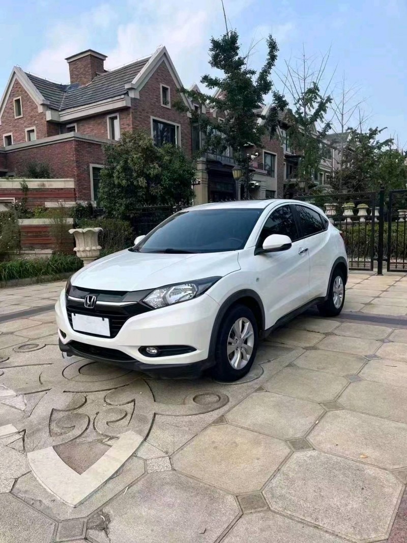 青岛16年本田缤智3