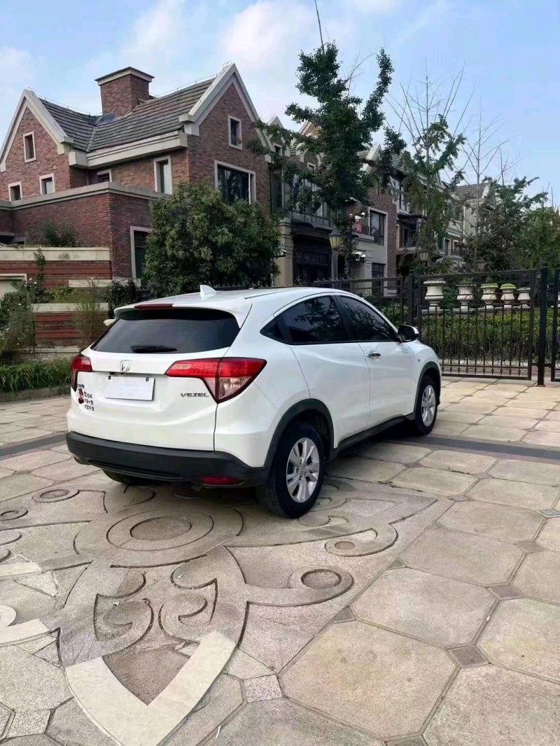 青岛16年本田缤智4