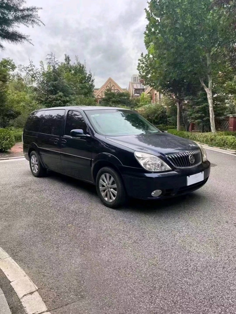 青岛16年别克GL82