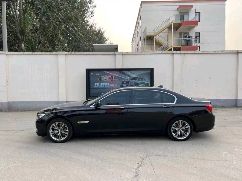 保定10年宝马7系8