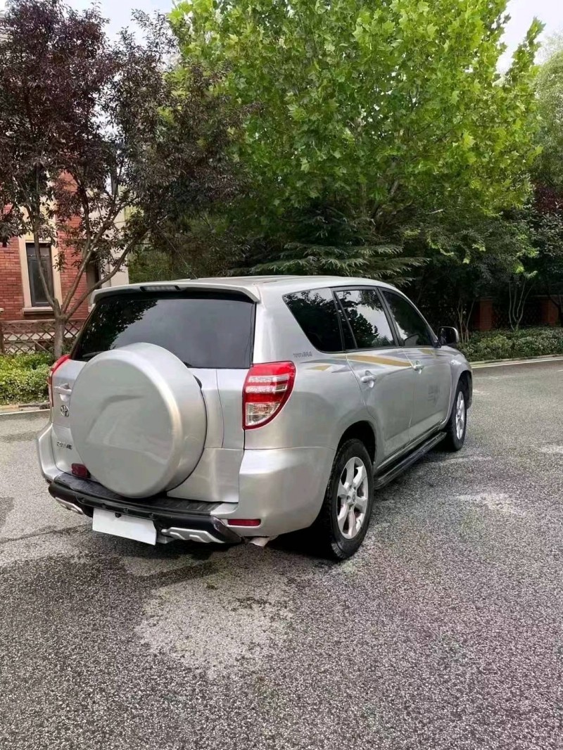 枣庄11年丰田RAV41