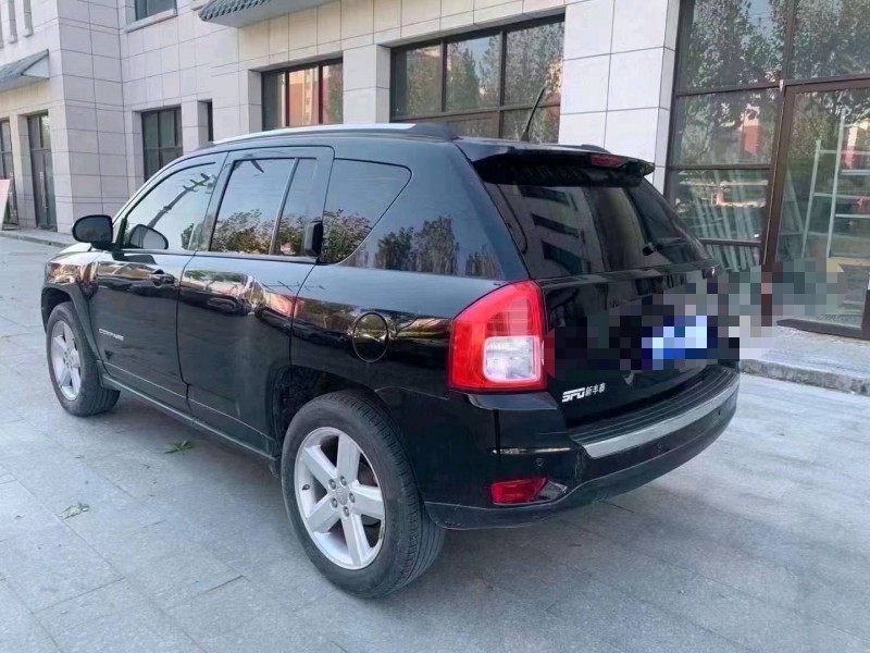 青島12年Jeep指南者7