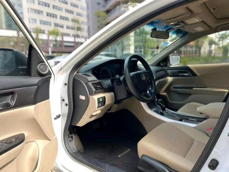 东莞15年本田雅阁4