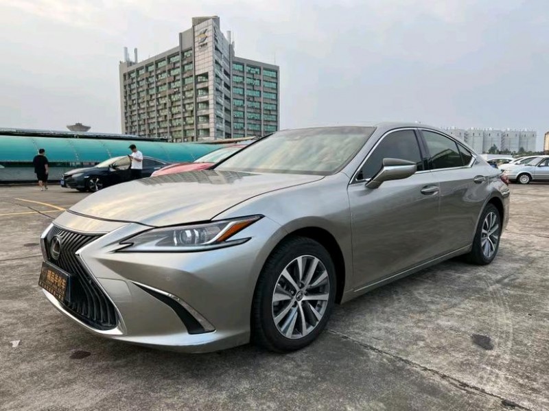 东莞19年雷克萨斯ES2