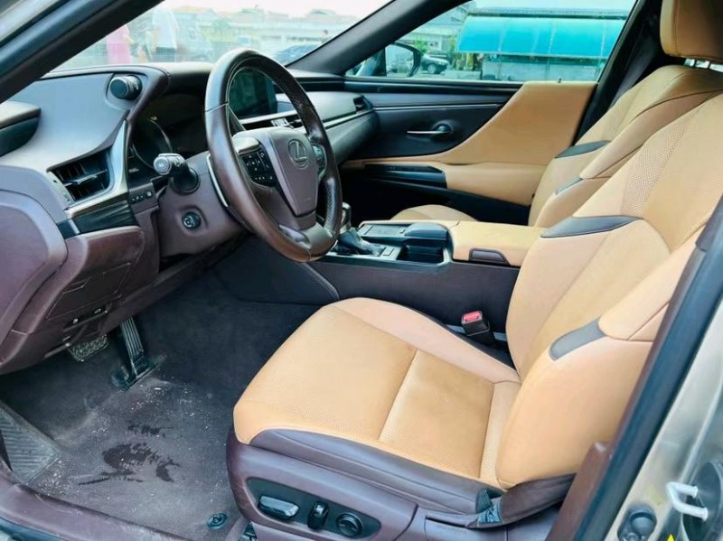 东莞19年雷克萨斯ES5