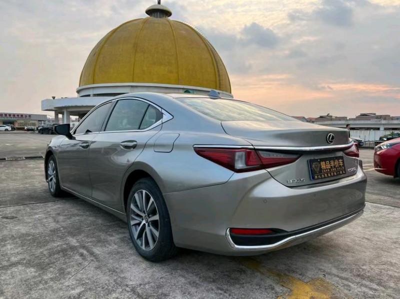 东莞19年雷克萨斯ES6