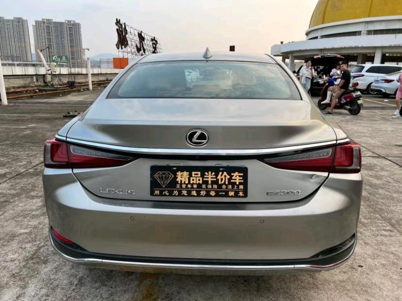 东莞19年雷克萨斯ES8