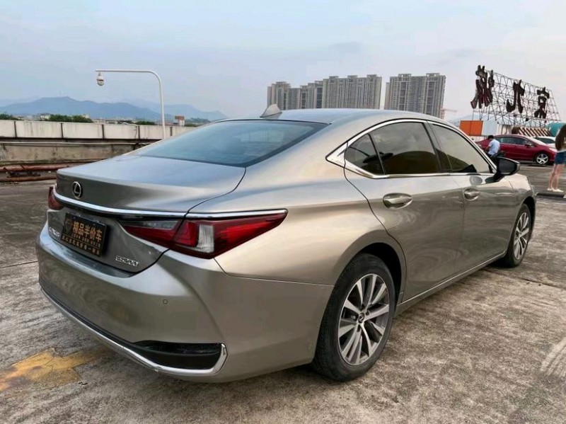 东莞19年雷克萨斯ES7