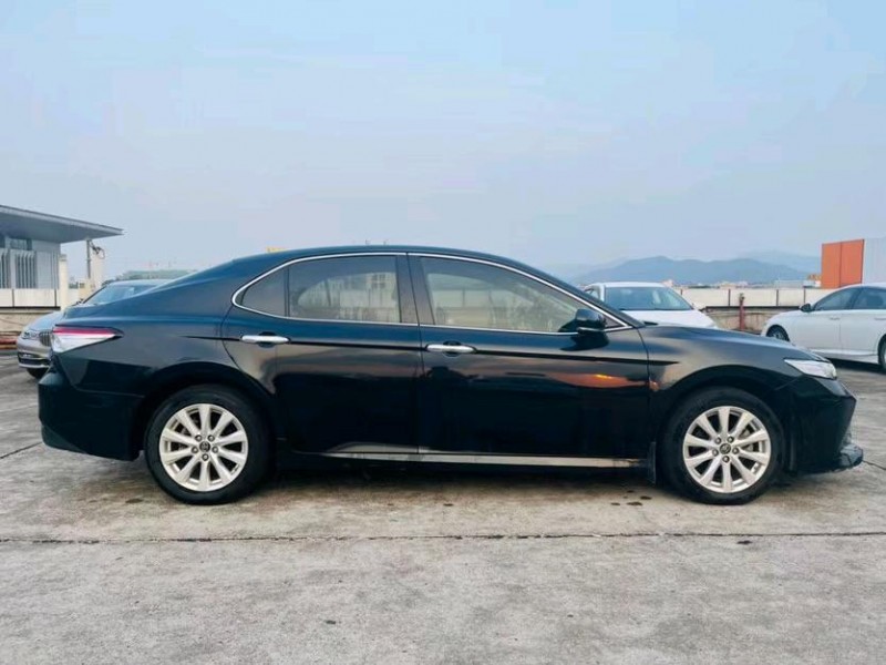 东莞19年丰田凯美瑞8