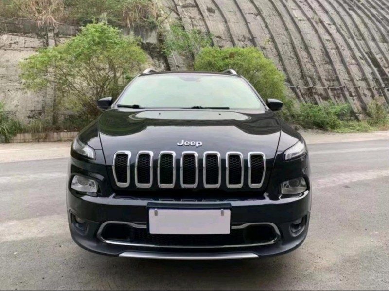 棗莊17年Jeep自由光1