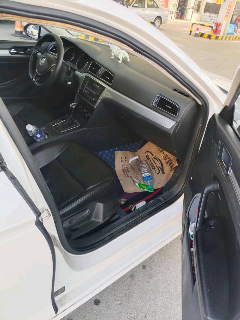 保定17年大众凌渡8