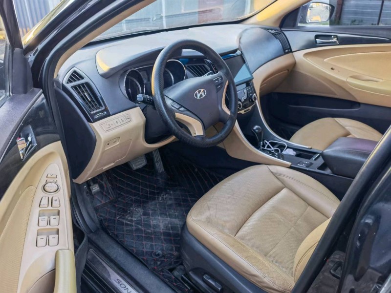 保定13年现代索纳塔八2