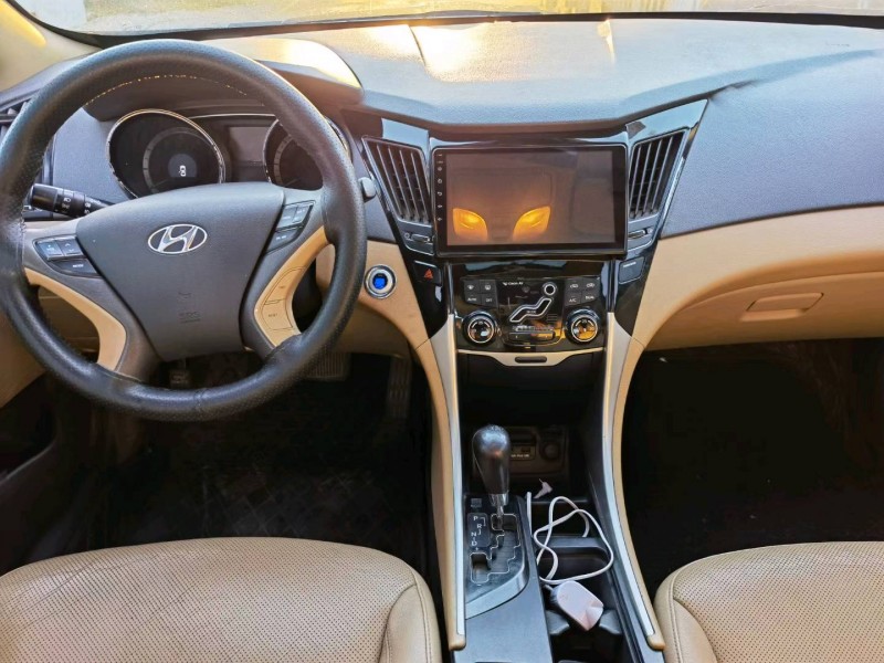 保定13年现代索纳塔八3