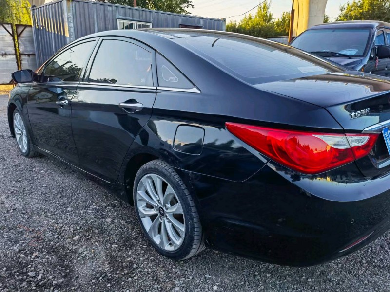 保定13年现代索纳塔八4