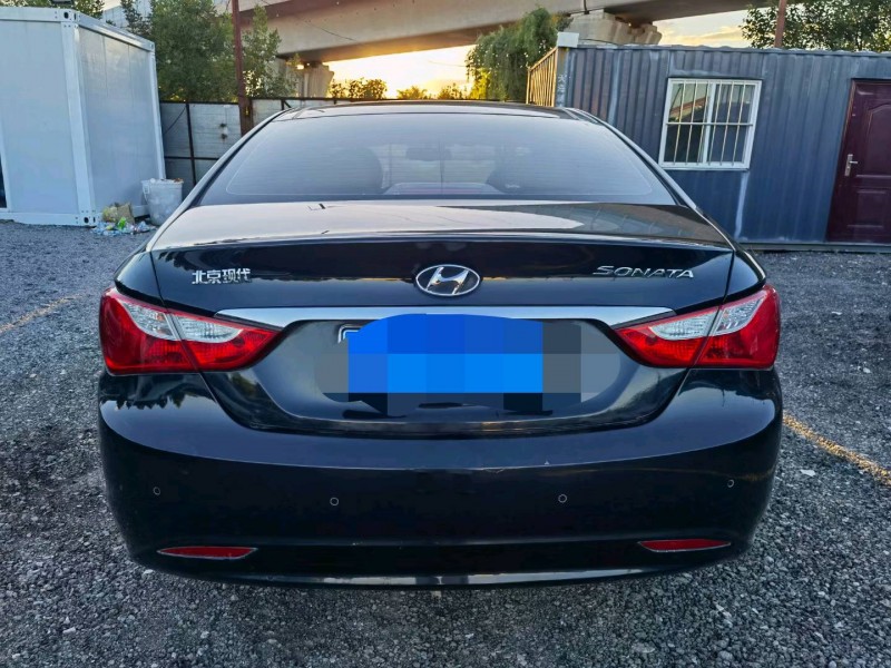 保定13年现代索纳塔八6