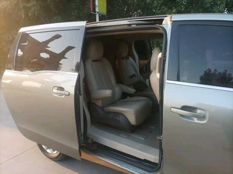 济宁11年别克GL83