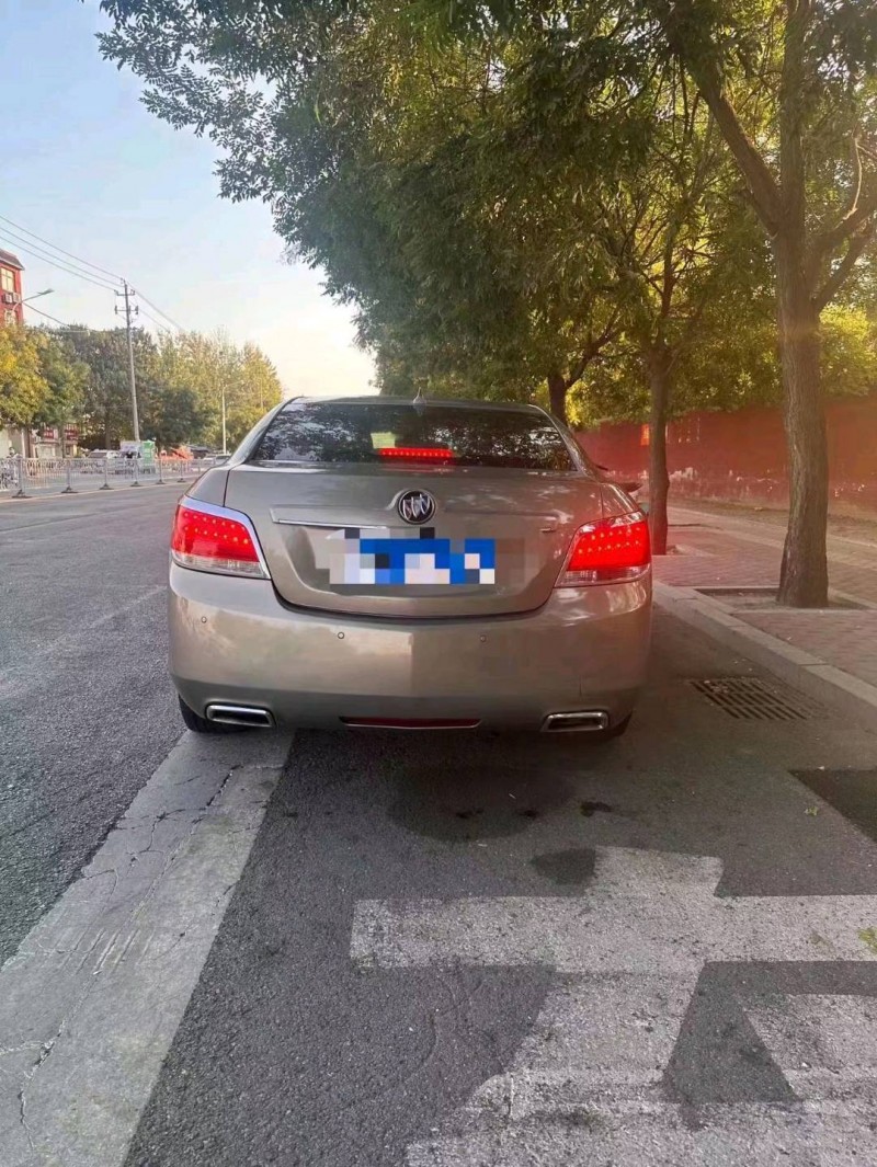 北京10年别克君越6