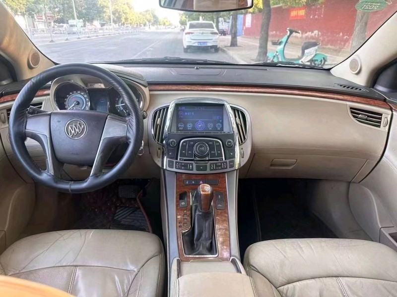 北京10年别克君越7